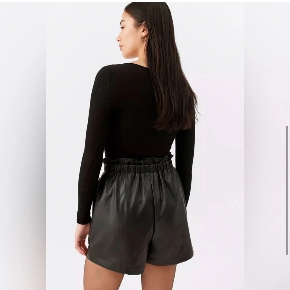 New Urban Outfitters Black Faux Leather High Waist Shorts Size Small